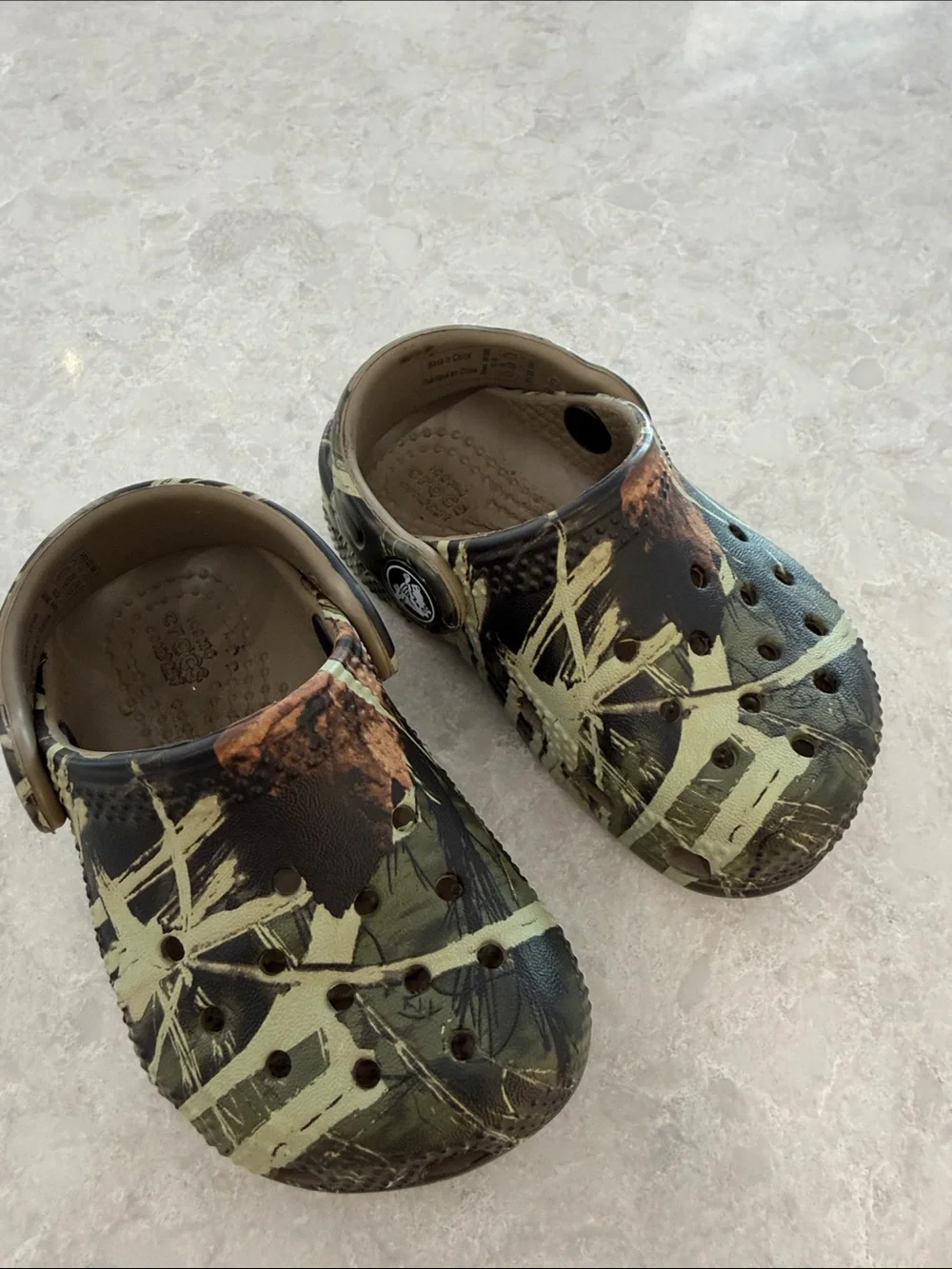 CROCS Kids Clog in Green Camo Print